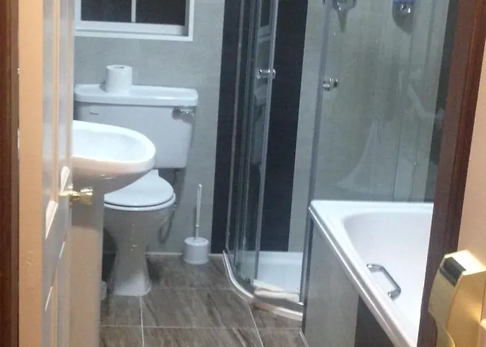 לינה וארוחת בוקר Killarney Inn 3*