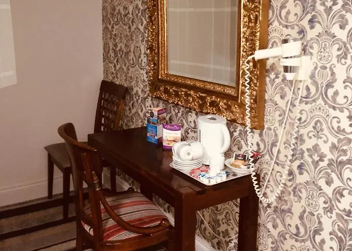 לינה וארוחת בוקר Killarney Inn 3*